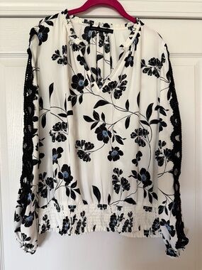 White House Black Market Black,White, & Blue Floral Blouse w/ Lace Sleeves